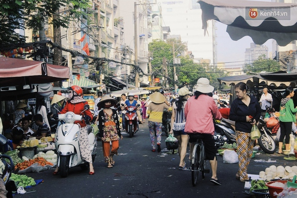 Sài Gòn trở lại nhịp sống hối hả trong ngày đi làm đầu tiên của năm mới - Ảnh 8.