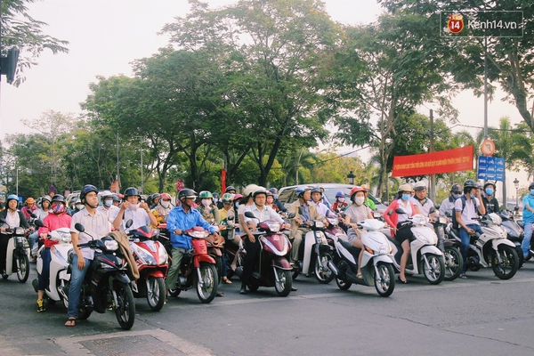 Sài Gòn trở lại nhịp sống hối hả trong ngày đi làm đầu tiên của năm mới - Ảnh 7.