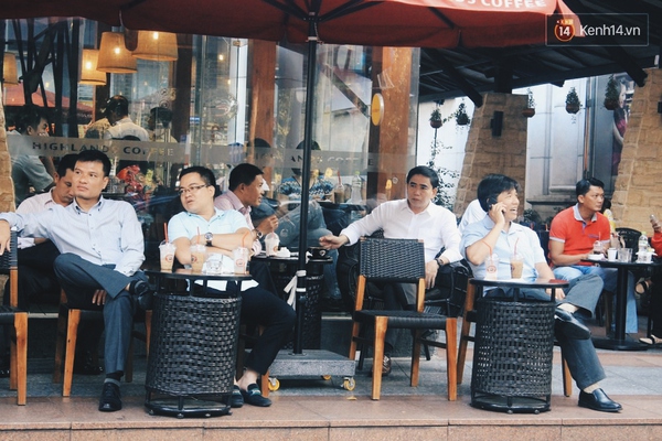Sài Gòn trở lại nhịp sống hối hả trong ngày đi làm đầu tiên của năm mới - Ảnh 10.