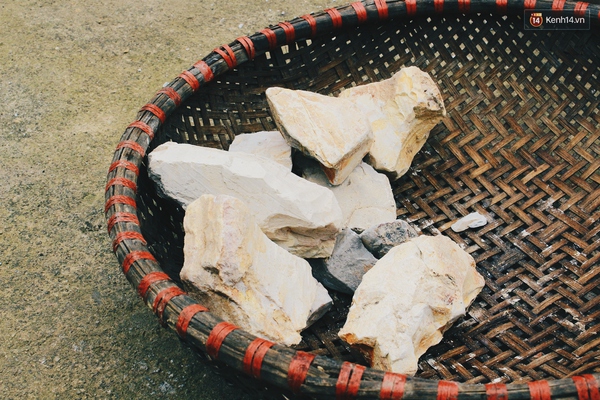 C&oacute; hẳn một ng&ocirc;i l&agrave;ng cạp đất m&agrave; ăn, Ngọc Trinh c&oacute; lẽ n&ecirc;n đến đ&acirc;y ăn thử! - Ảnh 9.