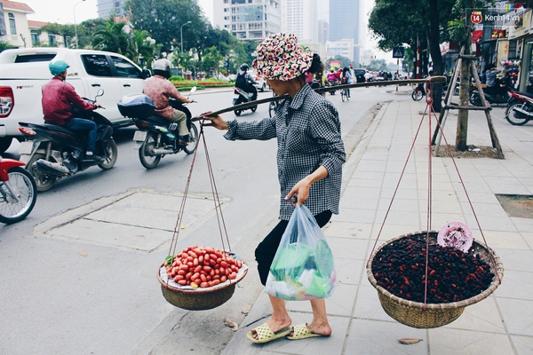 Bán nhót đỏ, mận chát thu lãi cả chục triệu/ngày thì chắc kéo nhau đi bán hàng rong hết! - Ảnh 10.