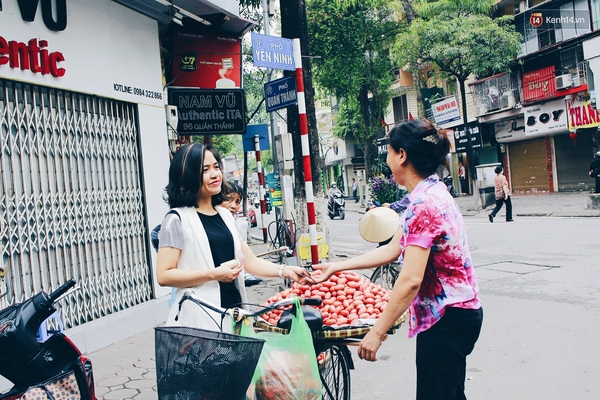 Bán nhót đỏ, mận chát thu lãi cả chục triệu/ngày thì chắc kéo nhau đi bán hàng rong hết! - Ảnh 12.