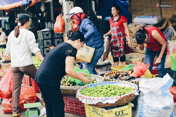 Bán nhót đỏ, mận chát thu lãi cả chục triệu/ngày thì chắc kéo nhau đi bán hàng rong hết! - Ảnh 7.