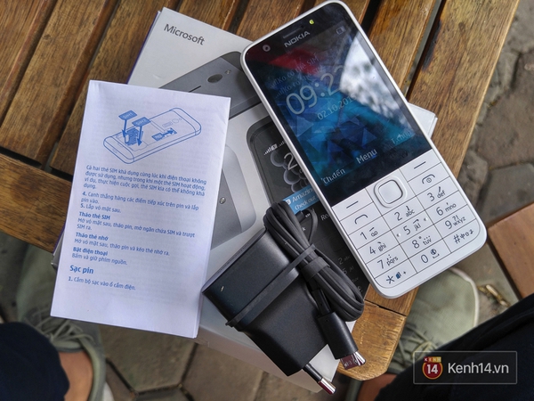 Nokia 230 - Khi Microsoft l&agrave;m điện thoại cục gạch - Ảnh 1.