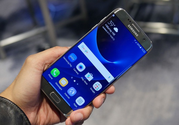 Những tiện ích mới trên màn hình cong của Samsung Galaxy S7 Edge - Ảnh 1.