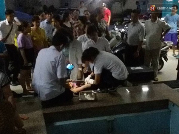 30 phút kinh hoàng của 16 người kẹt trong thang máy ở Sài Gòn - Ảnh 1.