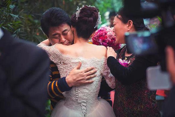 Chắc chắn c&aacute;c bạn nữ sẽ chỉ muốn chạy ngay về nh&agrave; &ocirc;m chầm lấy bố sau khi xem xong ch&ugrave;m ảnh n&agrave;y! - Ảnh 20.