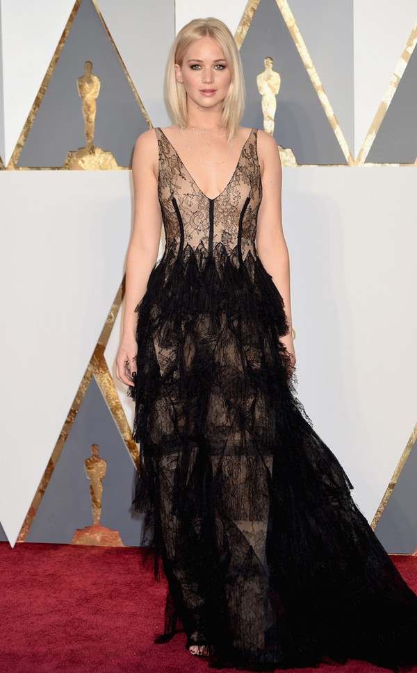B&oacute;c m&aacute;c xi&ecirc;m y đẳng cấp của d&agrave;n sao ngợp trời tr&ecirc;n thảm đỏ Oscar 2016 - Ảnh 10.