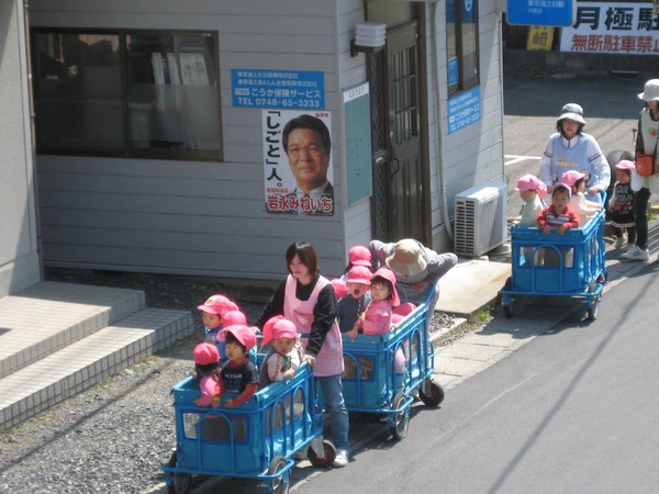 Không thể cưỡng lại trước những hình ảnh quá đáng yêu trên đường phố Nhật Bản - Ảnh 5.