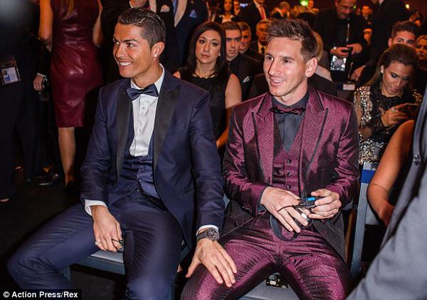 Bị bạn cắt cổ đến chết v&igrave; tranh c&atilde;i Ronaldo hay Messi ai giỏi hơn - Ảnh 2.