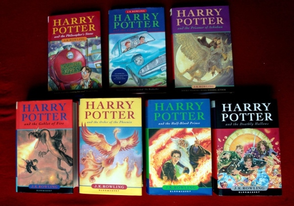 Một tập Harry Potter bản cũ giờ có giá tới gần 900 triệu đồng - Ảnh 1.