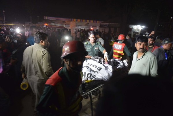 Nổ lớn ở Pakistan khiến hàng chục người chết tại công viên Lahore - Ảnh 2.