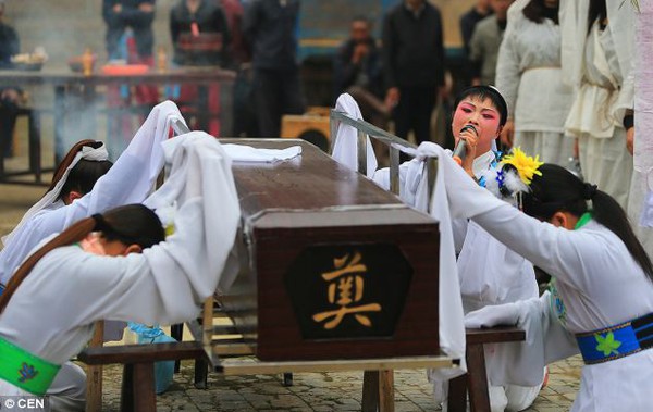 Gặp gỡ những nghệ nhân khóc mướn ở Trung Quốc - Ảnh 12.
