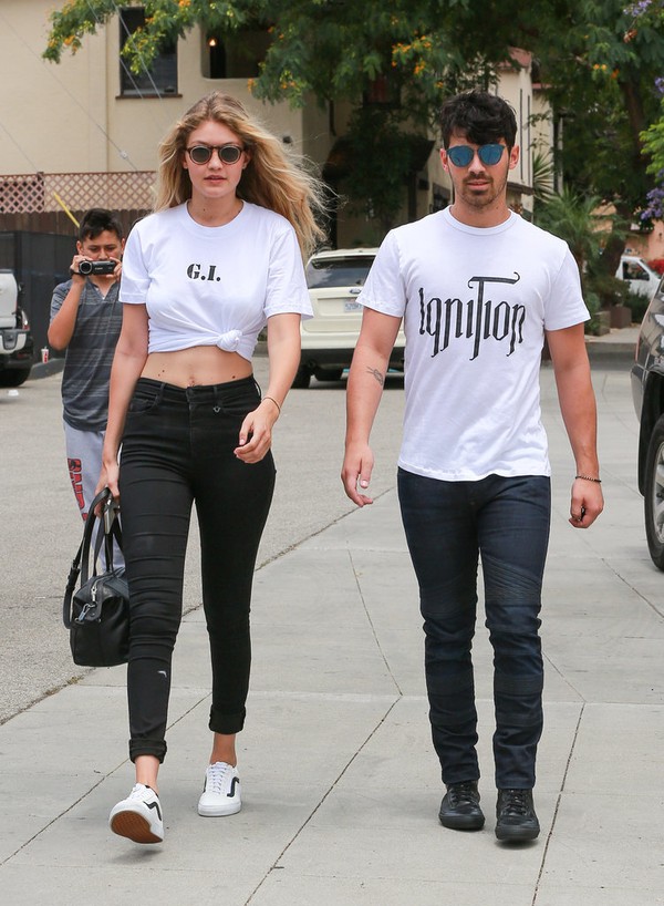 Street style thay đổi của Gigi Hadid qua mỗi đời bạn trai hot boy - Ảnh 5.