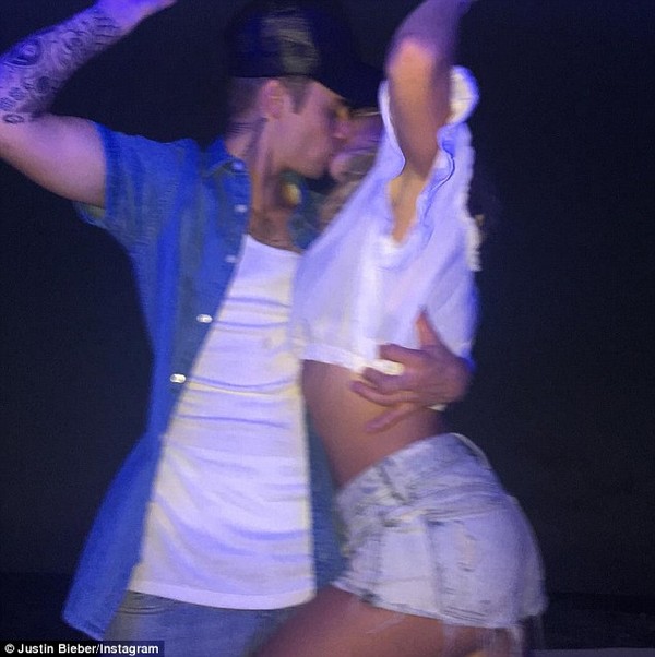 Justin Bieber thừa nhận yêu Hailey Baldwin sau khi đăng ảnh hôn môi - Ảnh 2.