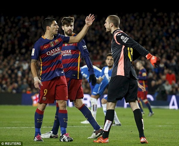 Thủ môn Espanyol có ý đồ giẫm gãy chân Messi - Ảnh 3.