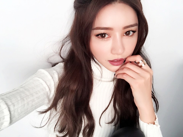 B&iacute; quyết make up cho da ẩm mướt, b&oacute;ng mịn ngay cả trong ng&agrave;y đại h&agrave;n khắc nghiệt - Ảnh 1.