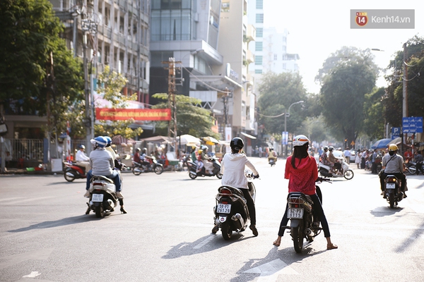 Một Sài Gòn không ồn ã rất khác lạ trong ngày đầu năm mới - Ảnh 6.