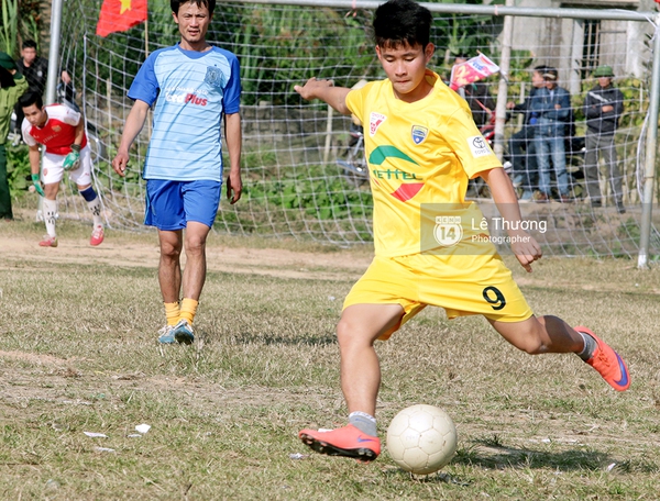 Tuyển thủ Việt Nam ghi bàn sau 3 giây ở trận bóng làng khai xuân - Ảnh 6.