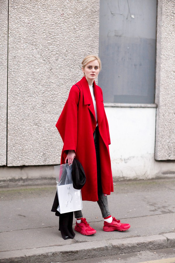 Street style thế giới: Đơn giản hay ph&aacute; c&aacute;ch đều chất m&ecirc; - Ảnh 3.
