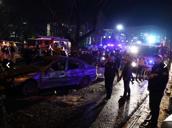 Hiện trường đẫm máu vụ đánh bom rung chuyển thủ đô Thổ Nhĩ Kỳ khiến 159 người thương vong - Ảnh 3.