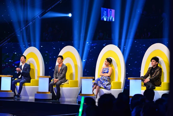 Thần tượng Bolero: Team Quang Dũng ch&iacute;nh thức lộ diện 5 th&iacute; sinh v&agrave;o liveshow - Ảnh 1.
