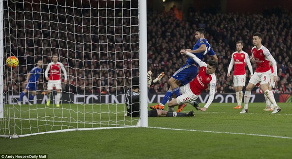 Pha ngã vờ đẳng cấp khiến Arsenal mất người của Diego Costa - Ảnh 5.
