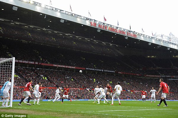 Man Utd đ&oacute;ng cửa kh&aacute;n đ&agrave;i Sir Alex Ferguson v&igrave; CĐV coi thường Europa League - Ảnh 2.