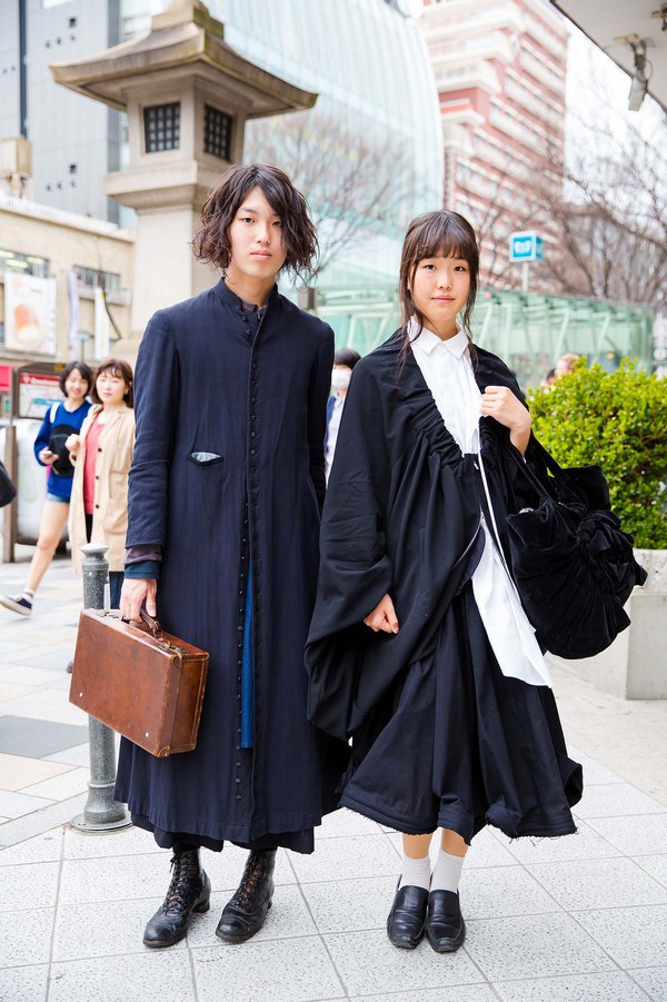 Street style Tuần lễ thời trang Tokyo: Con g&aacute;i c&agrave;ng qu&aacute;i, con trai c&agrave;ng cool - Ảnh 29.