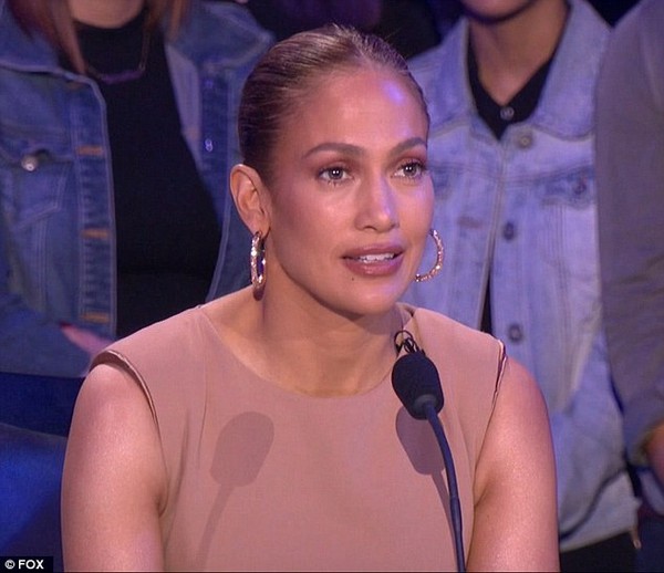 American Idol: Gi&aacute;m khảo ngỡ ng&agrave;ng v&igrave; c&aacute;c tiết mục qu&aacute; đỉnh của Top 24 - Ảnh 3.