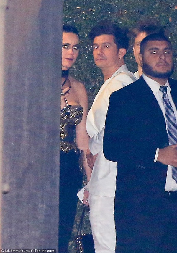 Miranda Kerr khoe clip đ&aacute;ng y&ecirc;u với Flynn, Orlando h&ocirc;n Katy Perry tại concert - Ảnh 8.