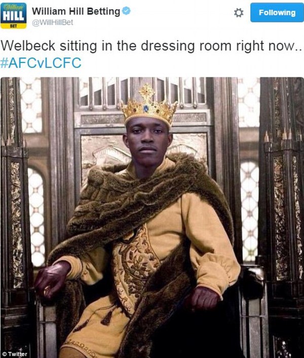 H&agrave;i hước: Welbeck th&agrave;nh vua, gi&aacute;o ho&agrave;ng... sau b&agrave;n thắng v&agrave;ng v&agrave;o lưới Leicester - Ảnh 8.