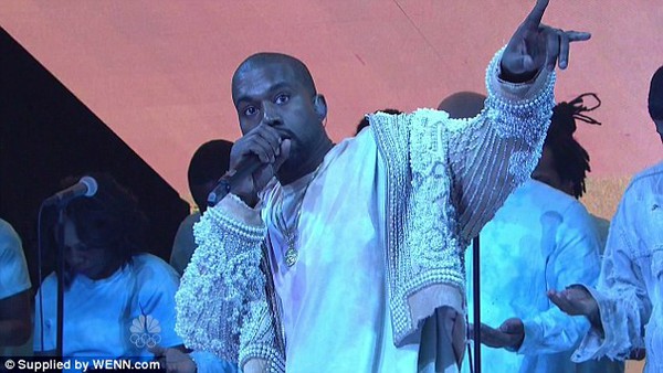 Kanye West tức giận gọi Taylor Swift là con khốn giả tạo - Ảnh 1.