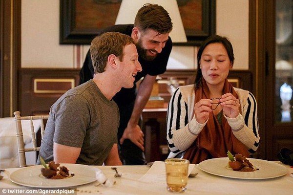 Pique ăn tối với vợ chồng Mark Zuckerberg - Ảnh 1.