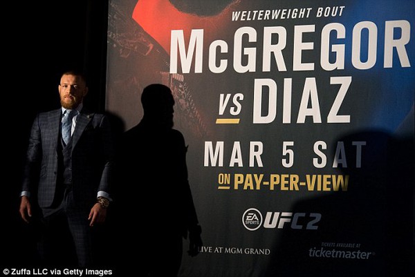 Bị khiêu khích, ngôi sao MMA Conor McGregor đấm trả đối thủ Nate Diaz - Ảnh 9.