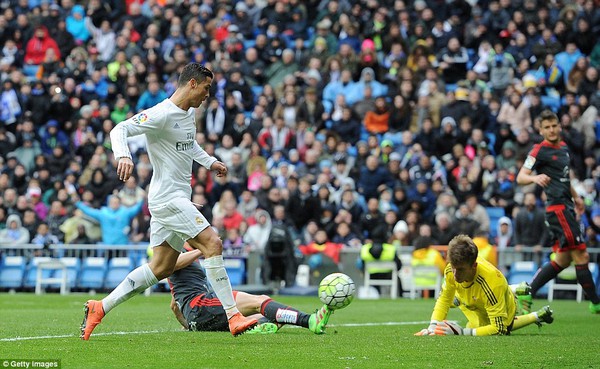 Ronaldo lập hàng loạt kỷ lục sau 4 bàn thắng vào lưới Celta Vigo - Ảnh 1.