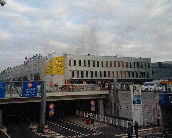 Tổ chức khủng bố IS đánh bom thủ đô Bỉ, ít nhất 34 người chết, 170 người bị thương - Ảnh 22.