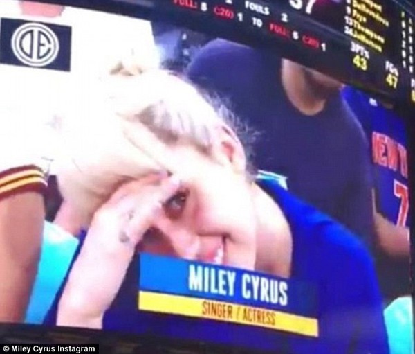 Bất ngờ với loạt ảnh xinh đẹp, đáng yêu của Miley Cyrus - Ảnh 13.