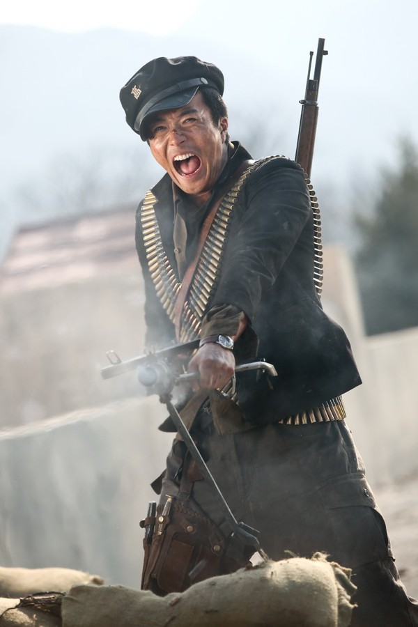 Còn hàng chục quân nhân bụi bặm của màn ảnh Hàn “hơn đứt” Song Joong Ki - Ảnh 34.