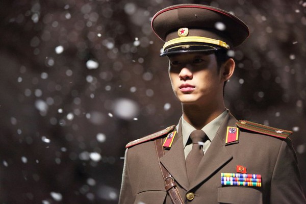 Còn hàng chục quân nhân bụi bặm của màn ảnh Hàn “hơn đứt” Song Joong Ki - Ảnh 36.