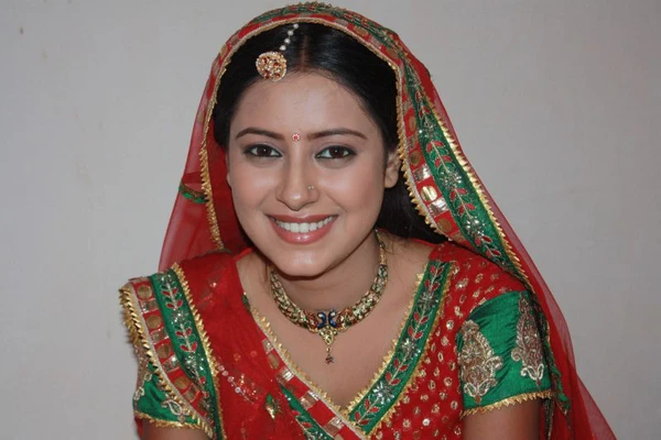 Pratyusha Banerjee từng cảm thấy v&ocirc; c&ugrave;ng &aacute;p lực khi đ&oacute;ng C&ocirc; D&acirc;u 8 Tuổi - Ảnh 2.