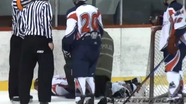 Cầu thủ hockey bị đấm gục vì nhổ nước bọt vào mặt trọng tài - Ảnh 6.