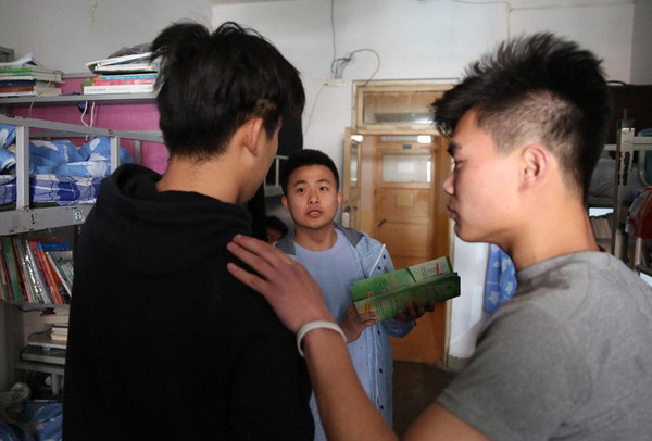 Nh&acirc;n vi&ecirc;n ng&acirc;n h&agrave;ng tinh tr&ugrave;ng: C&ocirc;ng việc lặng lẽ kh&ocirc;ng phải ai cũng hiểu - Ảnh 7.