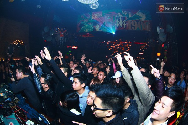 Khán giả Hà Nội hoài niệm trong đêm nhạc Deep House bay bổng cùng DJ Ahmet Kilic - Ảnh 15.
