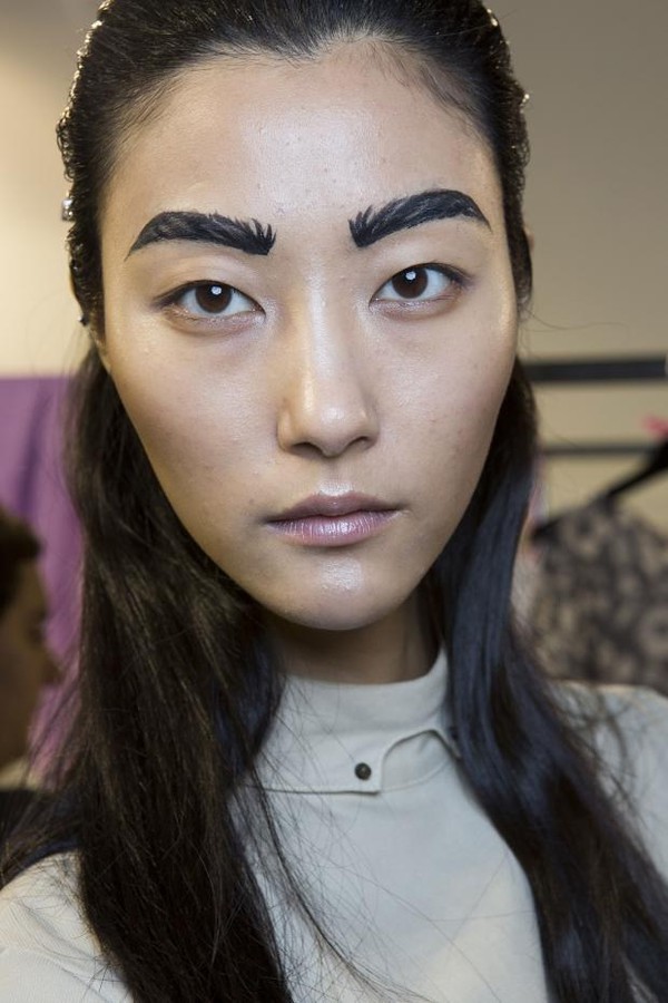 5 xu hướng l&agrave;m đẹp khủng khiếp nhất runway 2015 - Ảnh 8.