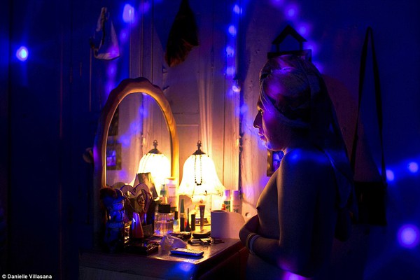 Ch&ugrave;m ảnh: Cuộc sống tăm tối của những phụ nữ chuyển giới buộc phải h&agrave;nh nghề mại d&acirc;m - Ảnh 5.