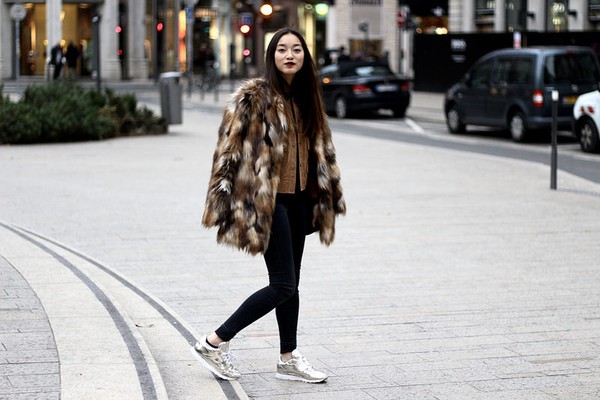 Street style thế giới: Đơn giản hay ph&aacute; c&aacute;ch đều chất m&ecirc; - Ảnh 5.