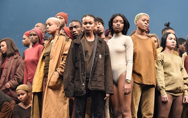 1200 mẫu phụ trong show Yeezy Season 3 phải mặc đồ secondhand thay vì đồ xịn - Ảnh 3.