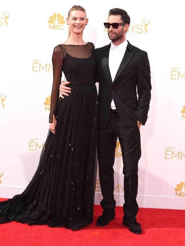 Xu&yacute;t xoa với loạt khoảnh khắc thời trang đẹp như mơ của Adam Levine & Behati Prinsloo - Ảnh 6.