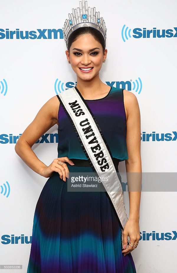 Hoa hậu Ho&agrave;n vũ 2015 l&ecirc;n tiếng về th&ocirc;ng tin hẹn h&ograve; Tổng thống Philippines - Ảnh 1.